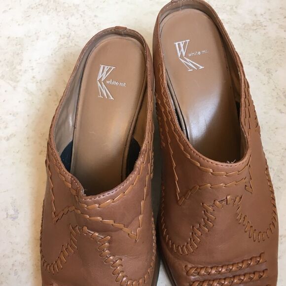 ‎WHITE MOUNTAIN BRONCO TOOLED LEATHER MULES - Picture 2 of 10